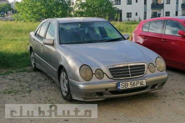 Vând Mercedes E200 